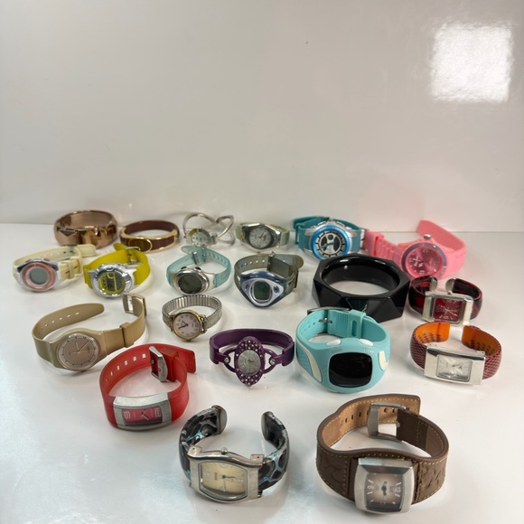 Huge Women’s Watch Bundle – 75 Pieces – Great for Resale or Collection - Picture 2 of 9